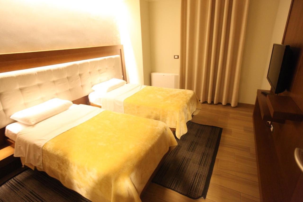 Hotel Alpin Llogara Dukat エクステリア 写真