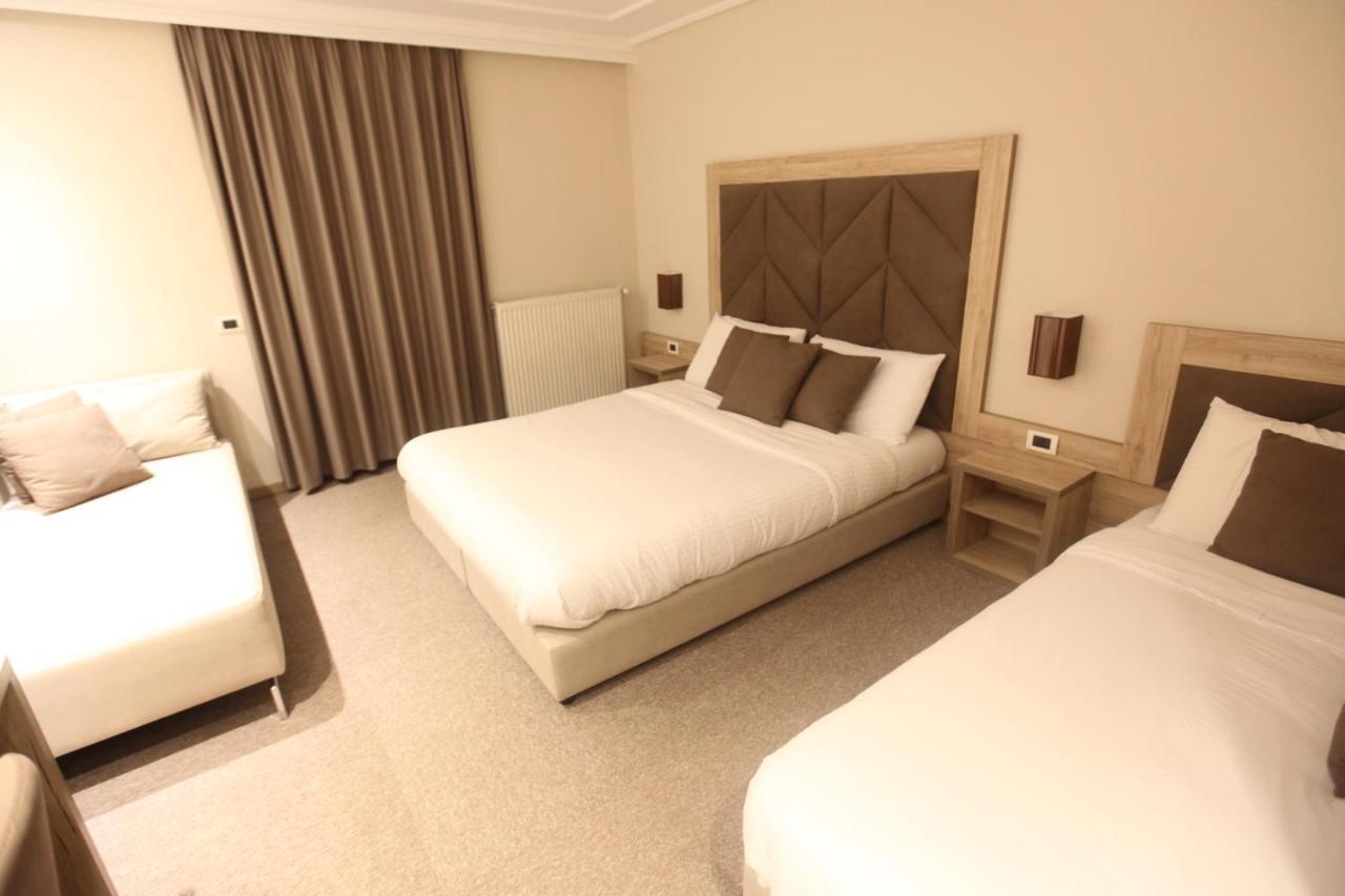 Hotel Alpin Llogara Dukat エクステリア 写真