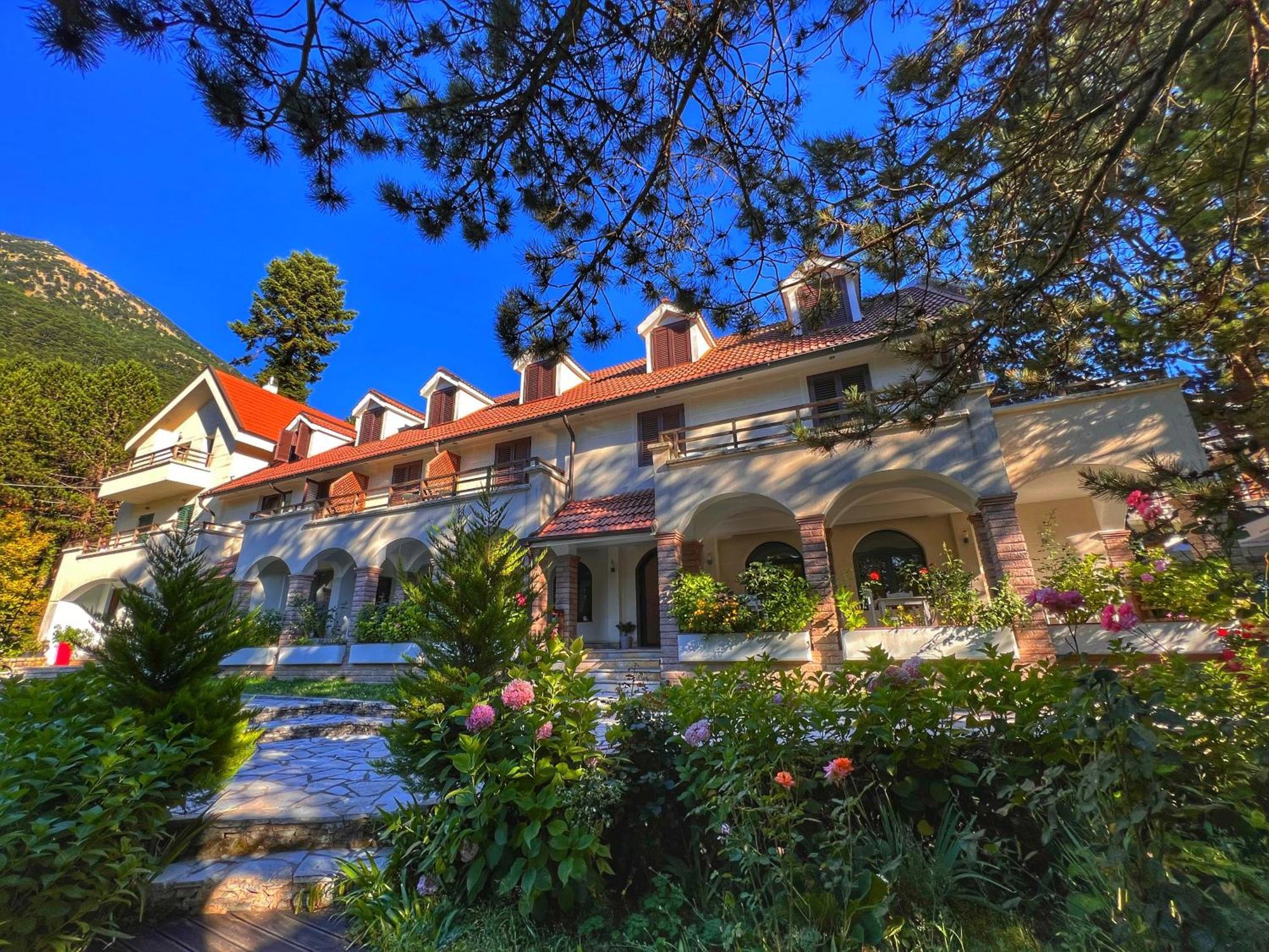 Hotel Alpin Llogara Dukat エクステリア 写真